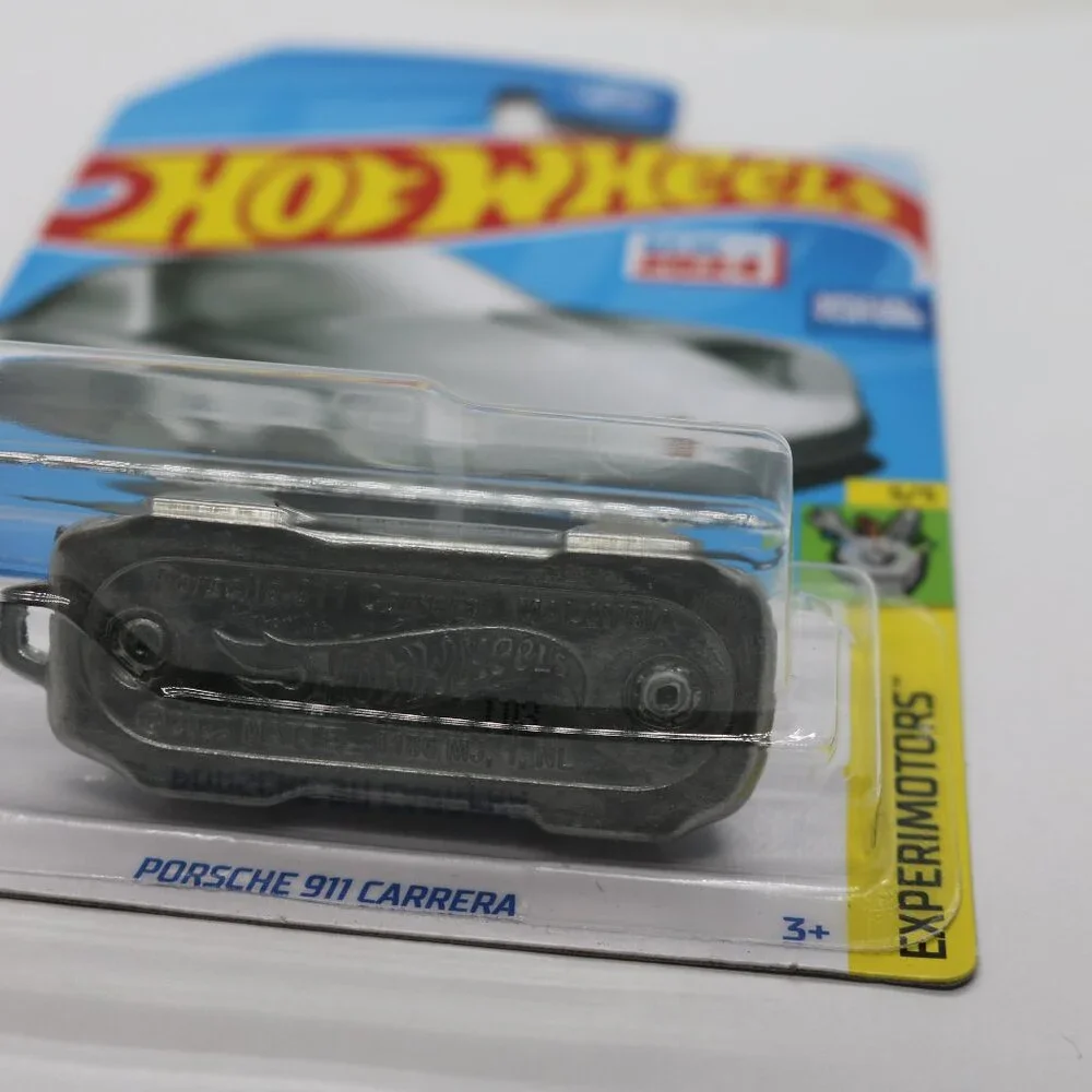 Hot Wheels Experimotors 2023 and 2024 Braille Racer and 911 Carrera keychain